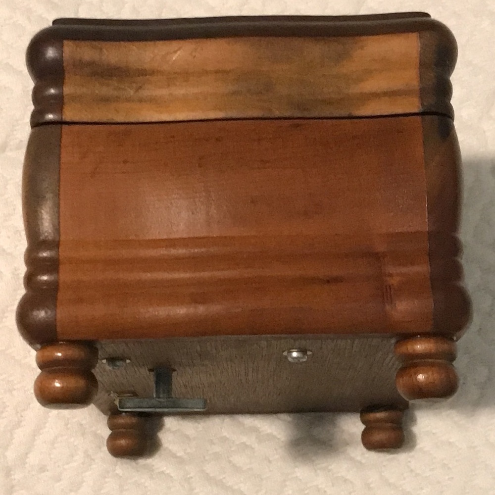 Jewelry Box plays “We’ve only just begun” - Picture 7 of 11